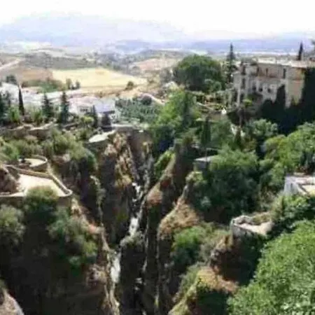 Xi Morales & Arnal Apartman *